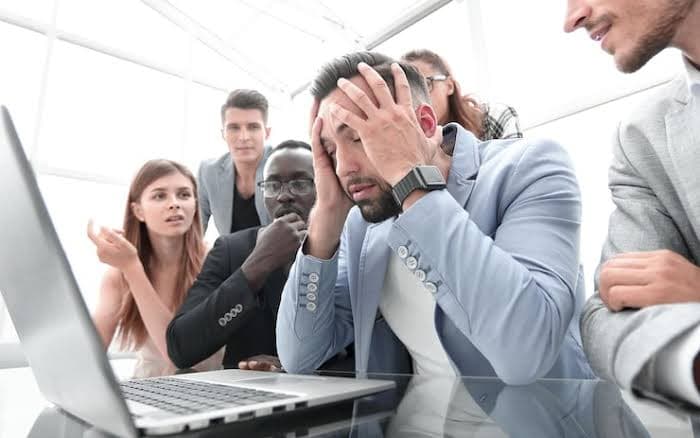 Por que projetos críticos travam dentro de empresas com time sênior
